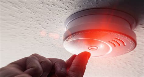 flashing red light on fire detector